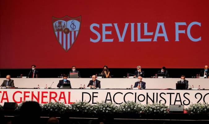 Los accionistas del Sevilla aprueban las cuentas de Castro