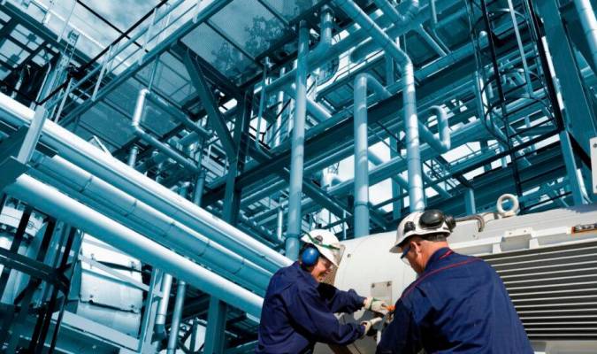 La empresa sevillana de ingeniería Azcatec tiene abierta una oferta de empleo para incorporar a una persona en funciones de ingeniería química ambiental para garantizar la seguridad de proyectos industriales.