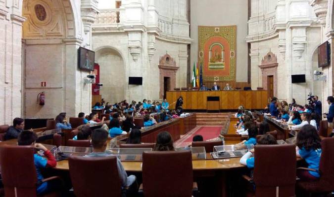 NIños y adolescentes en el Parlamento andaluz. / 