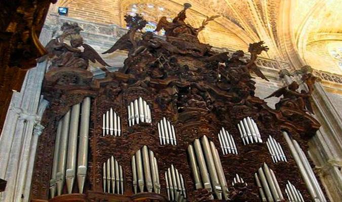 ¿Toca solo, misteriosamente, el órgano de la catedral de Sevilla por las noches?