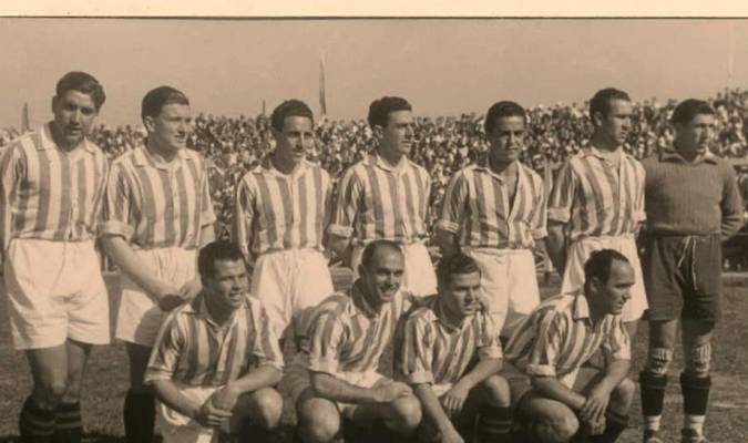Alfredo Greus, arriba el primero por la derecha, en la eliminatoria de Copa enfrentó al Betis contra al Real Madrid en 1944. / RBB