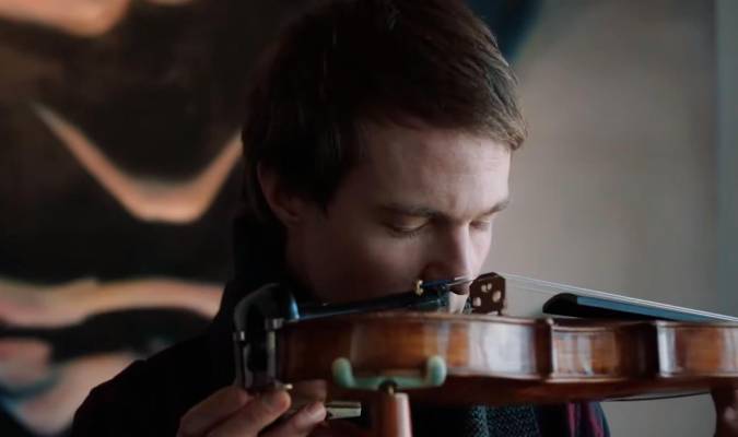 La violinista: una mujer para ofrecer otros tonos, sonidos y acordes