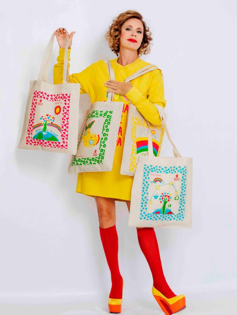Lidl venderá bolsas diseñadas por Agatha Ruiz de la Prada junto a niños de Save the Children
