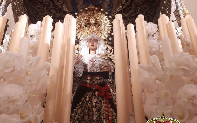 Virgen de la Caridad en su Soledad del Baratillo con el fajin de Franco.
