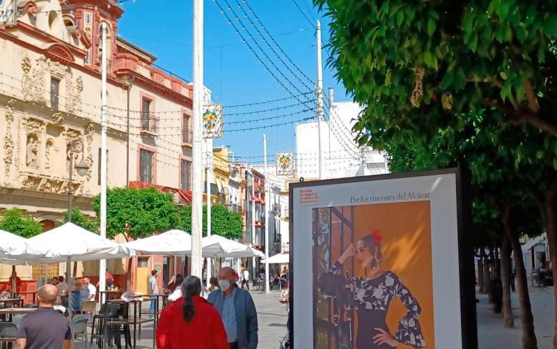 El “alumbrado de Feria” por el centro de Sevilla