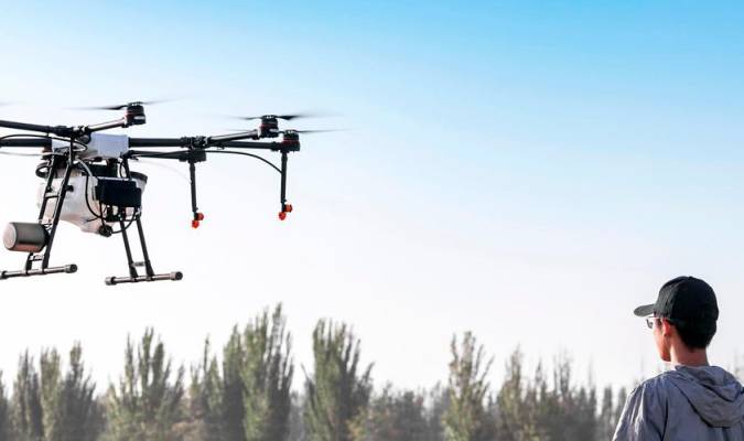 La formación en el manejo de drones y en su uso para múltiples actividades es una de las nuevas oportunidades para el desarrollo profesional de muchos jóvenes.