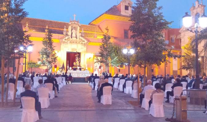 Misa Pontifical en la plaza de San Lorenzo / J.J.
