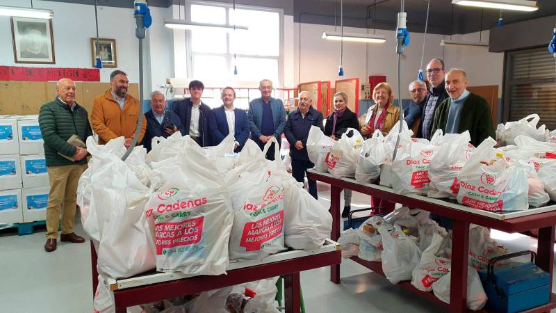 La Asociación «Maruja Vilches con el Polígono Sur» reparte 600 cajas de alimentos a los más vulnerables