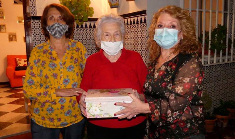 Una colecta vecinal le repone la pensión robada a una anciana de 92 años de Utrera