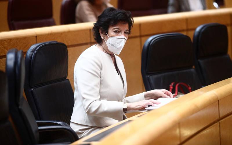 La ministra de Educación, Isabel Celaá durante una sesión plenaria en el Senado, en Madrid
