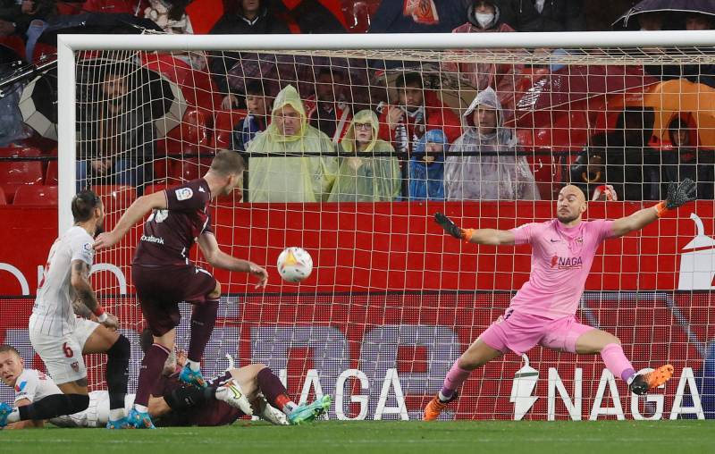 El Sevilla se estanca pero arranca un valioso punto (0-0)