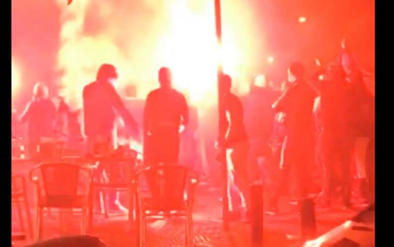 Detenidos 23 aficionados y heridos cinco policías en incidentes en Nervión antes de la Copa del Rey