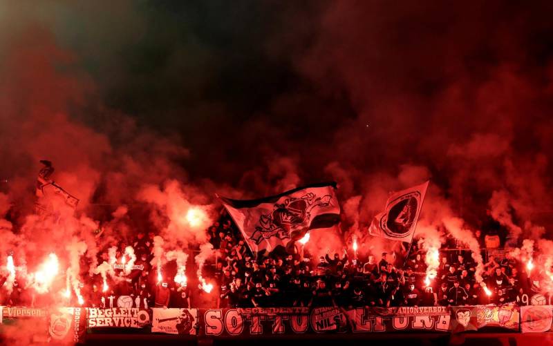 Imagen de archivo de los ultras del Borussia Mönchengladbach. EFE/Friedemann Vogel
