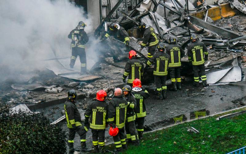 Tragedia en Italia: Una avioneta se estrella contra un edificio