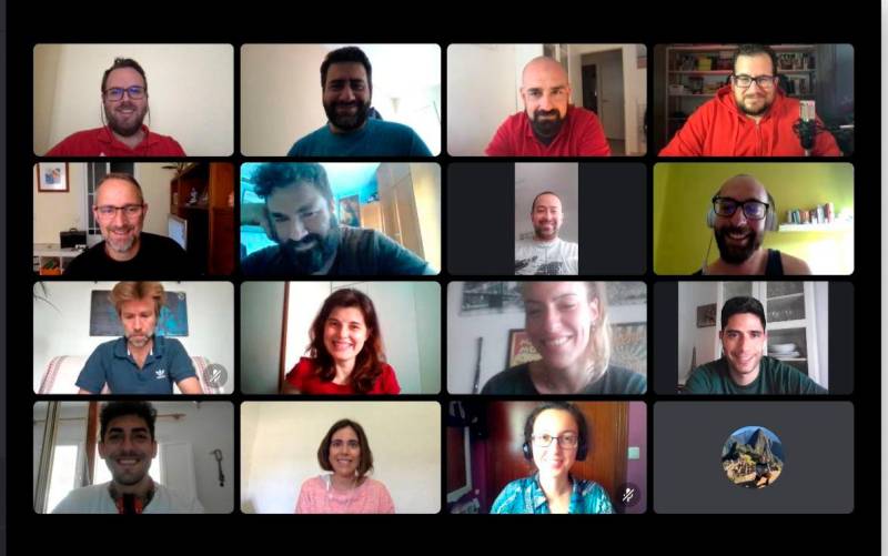 Imagen de una de las sesiones de la jornada final del Sevilla Startup Weekend 2021, en la que aparecen algunos de los organizadores, de los mentores y de los participantes.