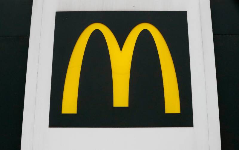 Exempleados de McDonald’s exponen en el Parlamento Europeo el acoso sexual en la empresa