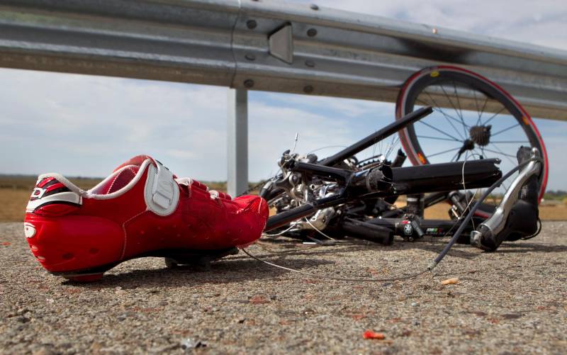 Imagen de archivo de un accidente ciclista. / Eduardo Abad - EFE