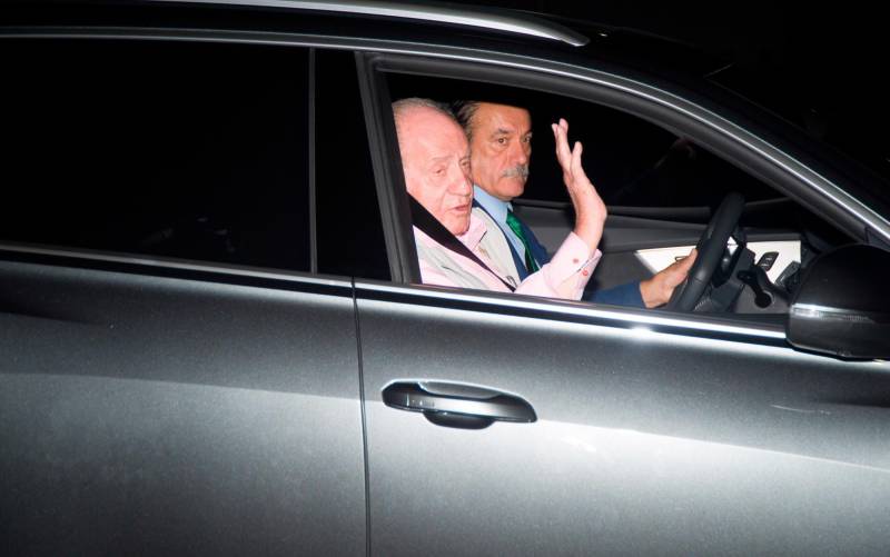 El Rey Juan Carlos recibe el alta y sale del hospital una semana después de su operación de corazón