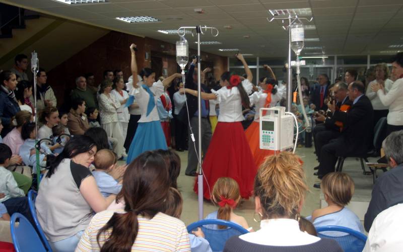 Payasos y Reyes Magos centran la Navidad del Hospital Macarena