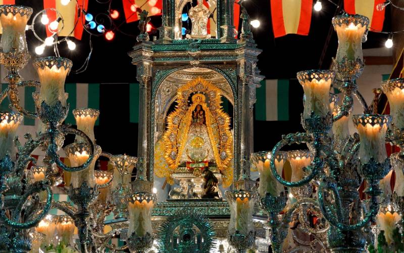 Nuestra Señora de Aguas Santas, Patrona de Villaverde del Río, en la custodia procesional (Foto: Hermandad de Nuestra Señora de Aguas Santas)