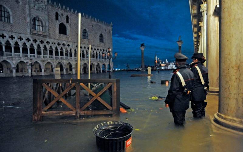 Venecia sufre su peor inundación en 50 años con una subida de la marea de 1,87 metros