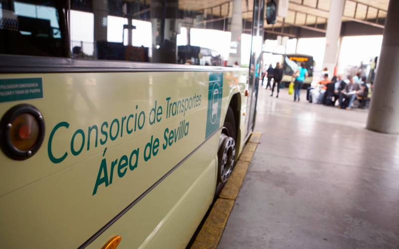 Autobús metropolitano en imagen de archivo. / El Correo.