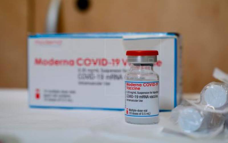 Por qué Suecia y Dinamarca suspendieron el uso de la vacuna de Moderna