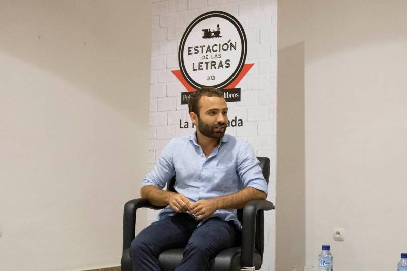 Esteban Sarrias: «Con la literatura quiero tocar ciertos temas y que la gente se enfrente a ellos»