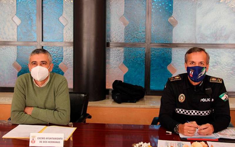 Antonio Morán, Delegado de Movilidad, y Francisco Monge, jefe de la Policía Local, presentaron el Plan de Seguridad en Navidad