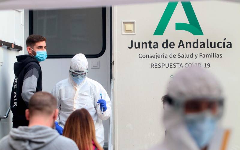 Andalucía entra en el final de la tercera ola con apenas 650 positivos