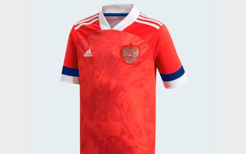 Así es la camiseta de Rusia con la bandera al revés. @adidas