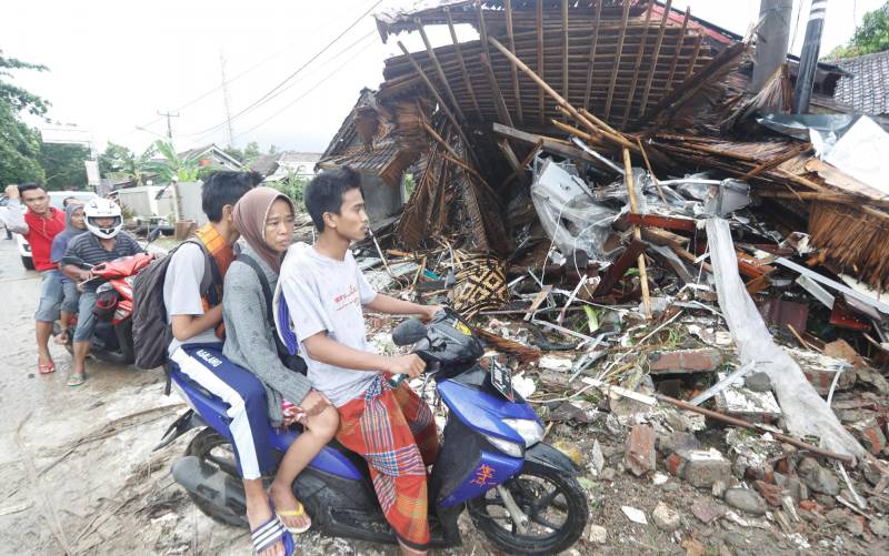 El tsunami en Indonesia causa más de 400 muertos, 1.459 heridos y 128 desaparecidos