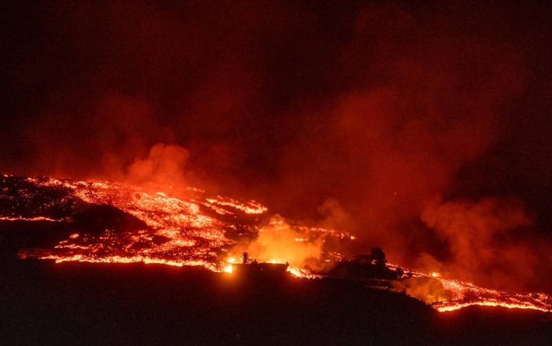 La lava cubre ya 212 hectáreas en La Palma, destruye 461 edificaciones y 17 km de carretera