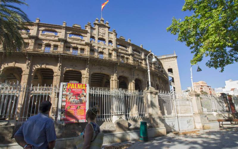 Actual fachada de la Plaza de toros de Palma de Mallorca, conocida popularmente como Coliseo balear. / EFE