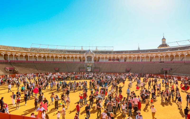 Jornada de puertas abiertas en la plaza de la Maestranza en 2019. ¿Cuándo podrá repetirse esa imagen? Foto: Toromedia