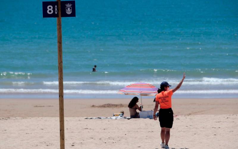 Desde hoy 3.000 vigilantes garantizan la seguridad en las playas de Andalucía
