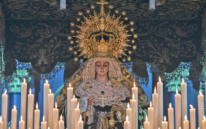 Ntra. Sra. de los Dolores en su Soledad Coronada, titular de la hermandad de la Soledad de Alcalá del Río (Foto: Hermandad de la Soledad). 