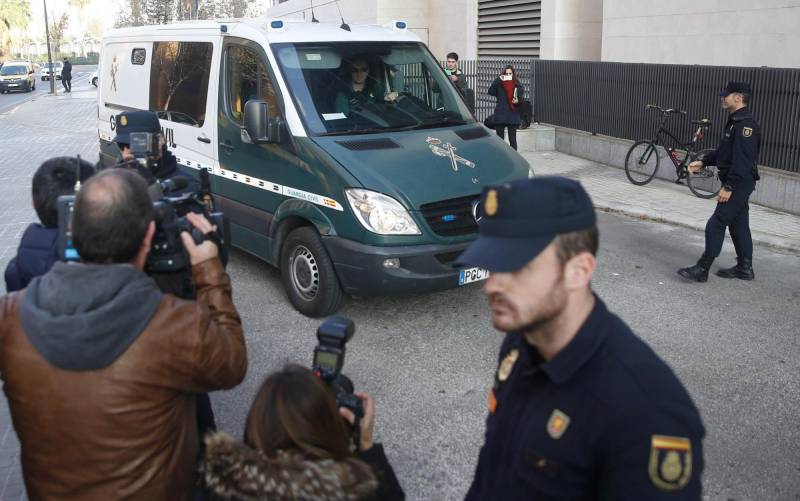 Detenido un sevillano acusado de estafar más de diez millones de euros a doce empresas extranjeras