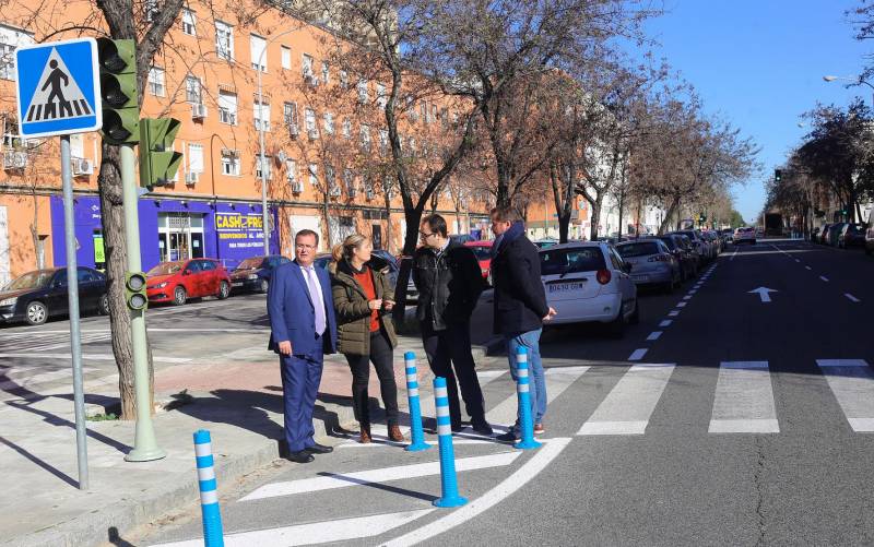 Las calles de Pino Montano estrenan señalización y marcas viales