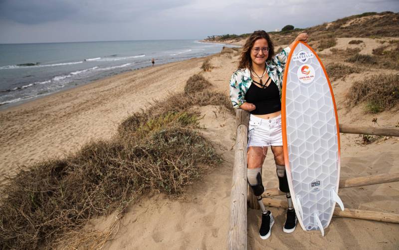 Sarah Almagro, la campeona amputada que surfeó la tragedia