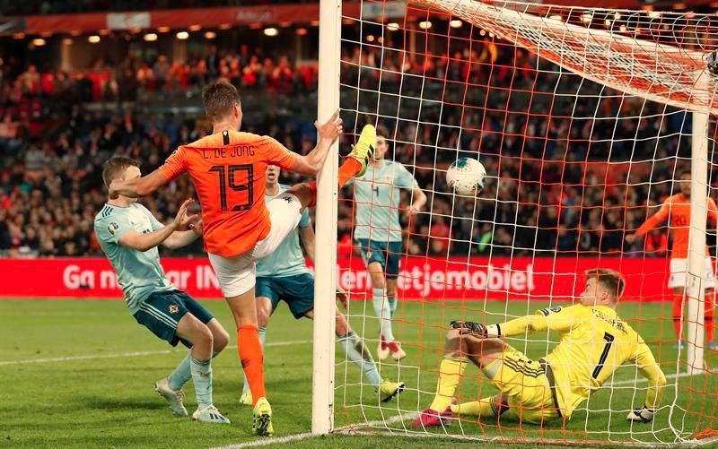 De Jong anotó el segundo gol de su selección en la victoria ante Irlanda del Norte. / EFE