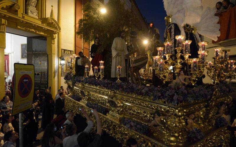 El Señor de Los Panaderos preside el Víacrucis de las hermandades de Sevilla