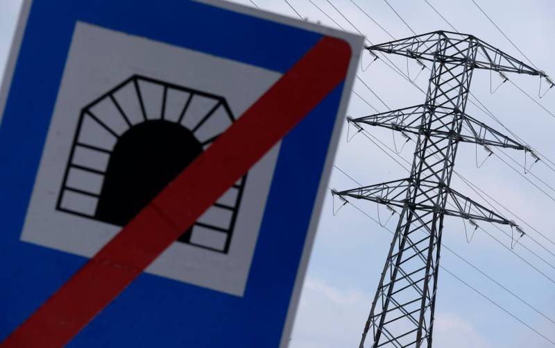 El Gobierno aprueba el mecanismo para bajar un 40 % la electricidad mayorista