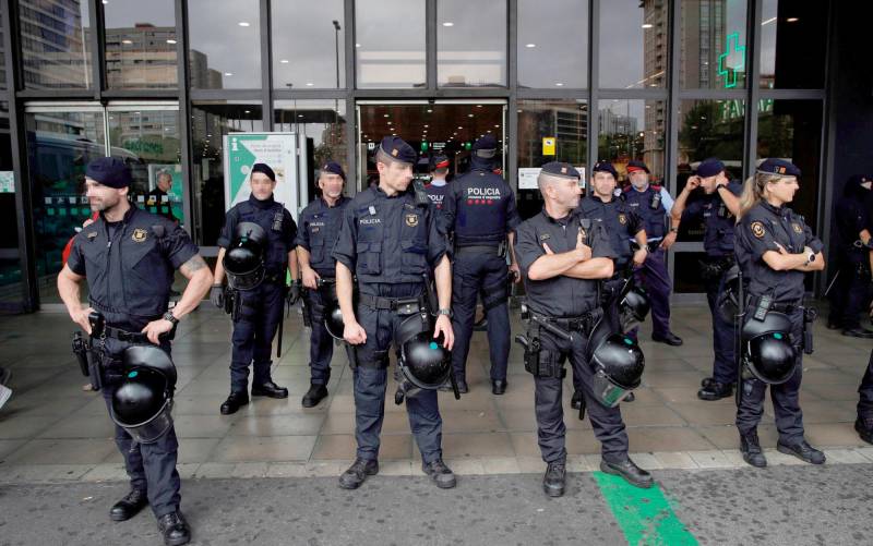 Mossos y Policía Nacional blindan las estaciones de Sants y Girona ante la sentencia del Supremo