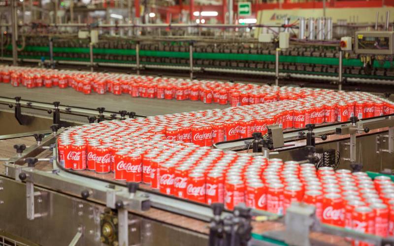 Coca-Cola tumba el calor en Sevilla con la mayor cifra de producción de la historia
