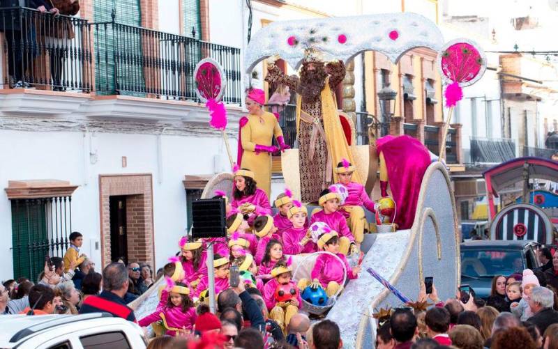 Una de las carrozas de los Reyes Magos en la Cabalgata de 2020, que el próximo 5 de enero serán sustituidas por caballos (Foto: Ayuntamiento de Cantillana).