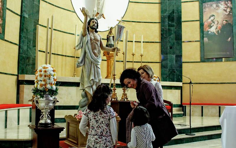 Besapiés a Jesús Resucitado de Alcalá de Guadaíra