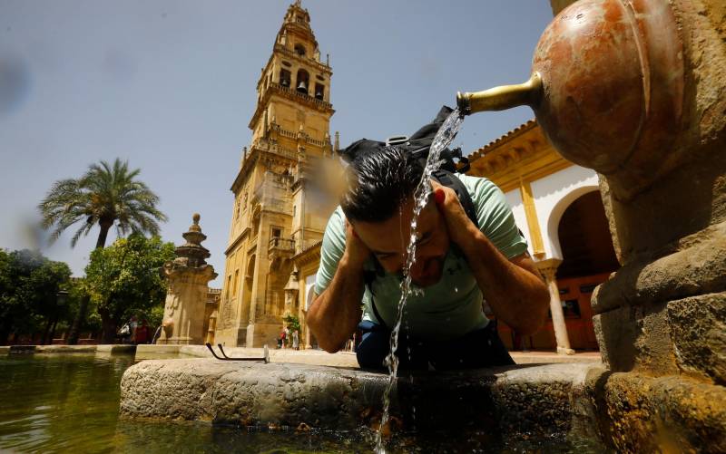 Más de 40 provincias en alerta este domingo con temperaturas de 45ºC en Andalucía