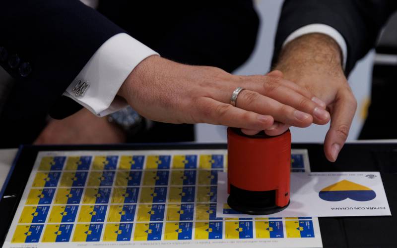 Correos lanza el sello «España con Ucrania» con los colores azul y amarillo