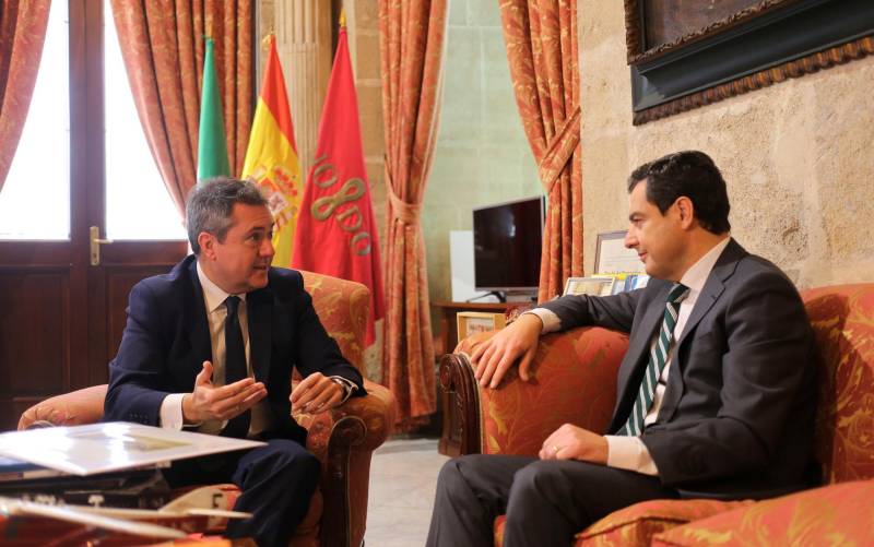Encuentro mantenido este viernes entre el alcalde y el presidente de la Junta de Andalucía. Foto: El Correo.